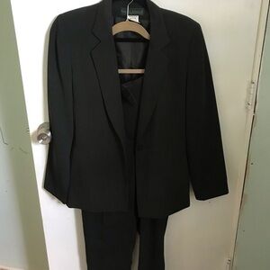 Harve Bernard pant suit